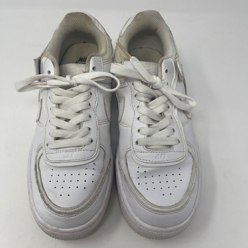 Nike Women's White Low-Cut Lace-Up Shoes Size 7